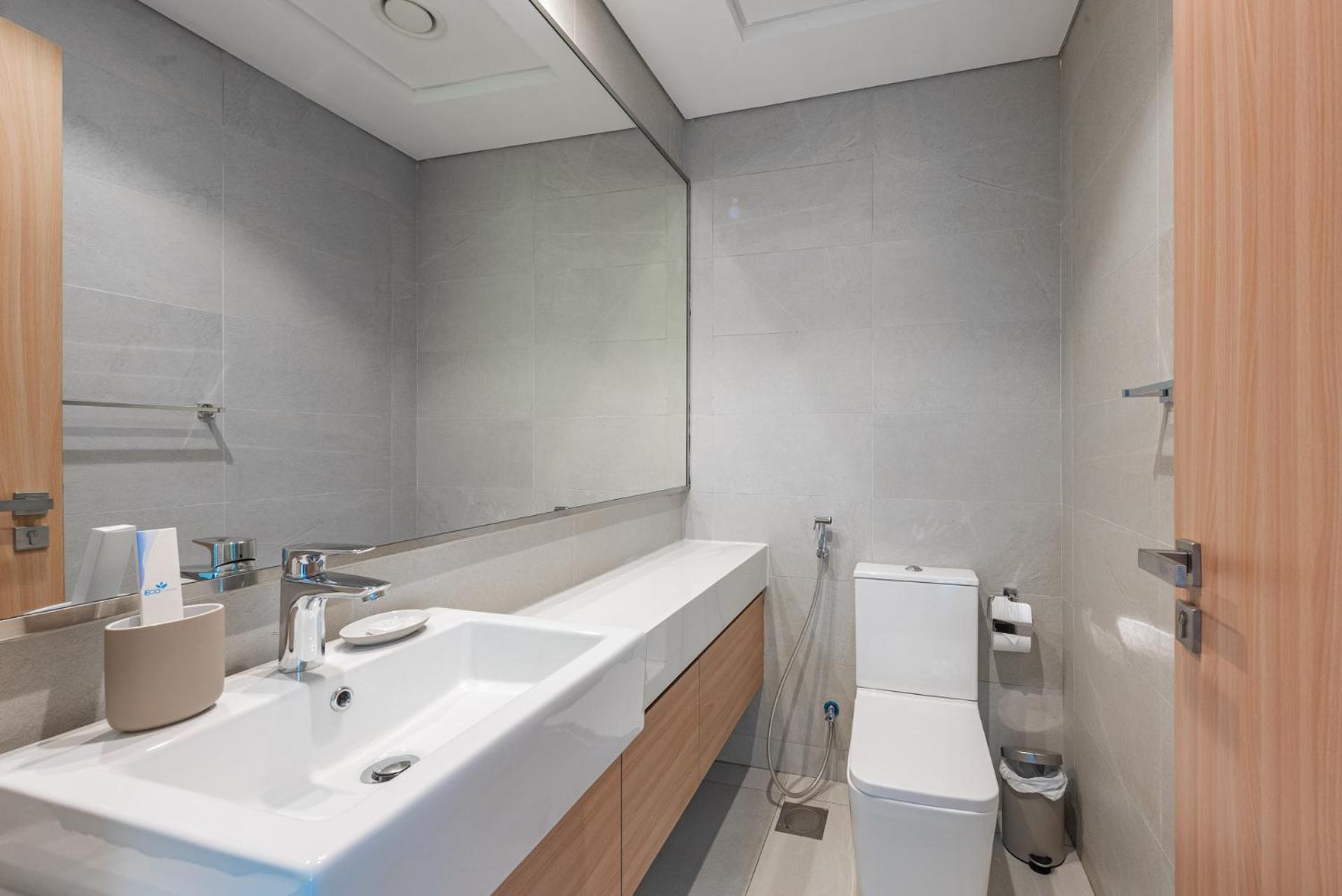 Cozy & Convenient 1Br Haven In Al Jaddaf Lägenhet Dubai Exteriör bild